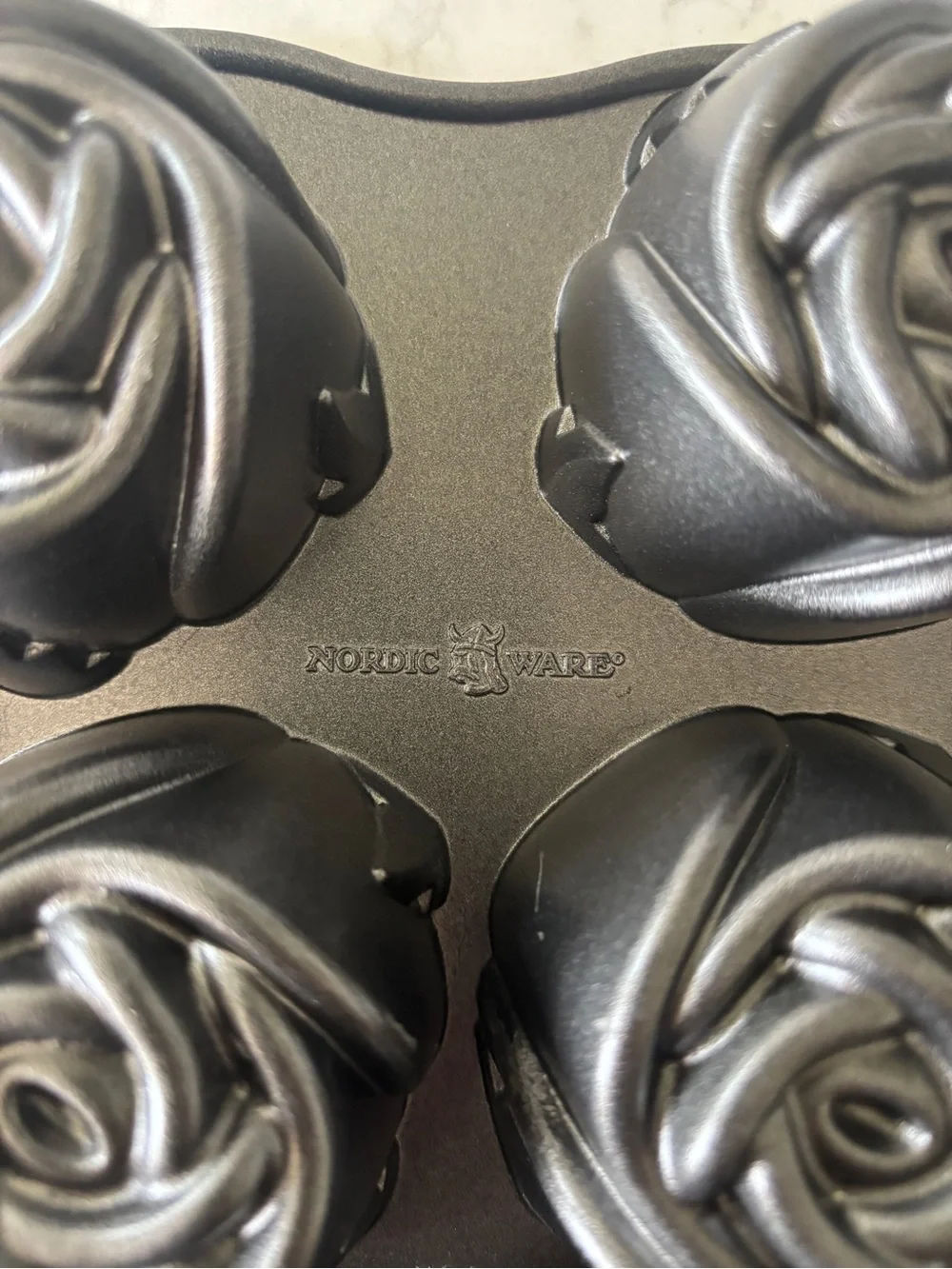 Williams Sonoma Sweetheart Rose Pan by Nordic Ware, NWT